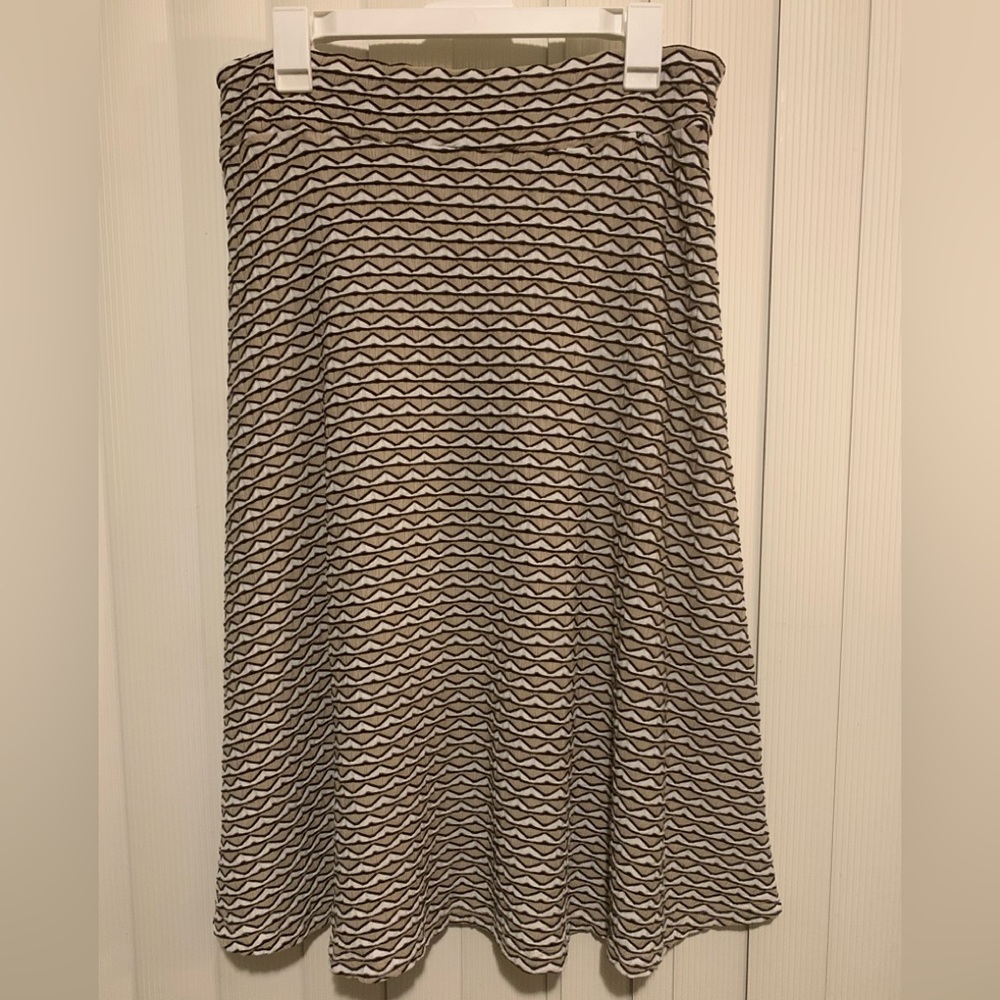 Zac & Rachel midi flare skirt. Tan, white and black geometric pattern. Size M.